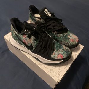 Kyrie floral shoes 9.5